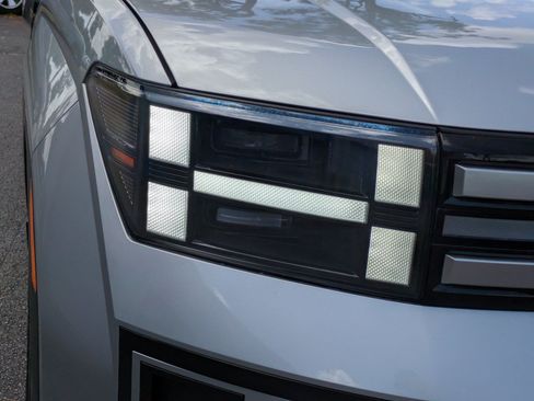 Used 2025 Hyundai Santa Fe SE FWD image 8