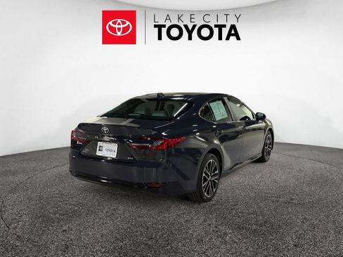 Used 2026 Toyota Camry XLE image 7