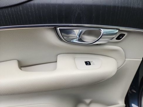 Used 2020 Volvo XC90 T5 Momentum w/ Protection Package Premier FWD image 37
