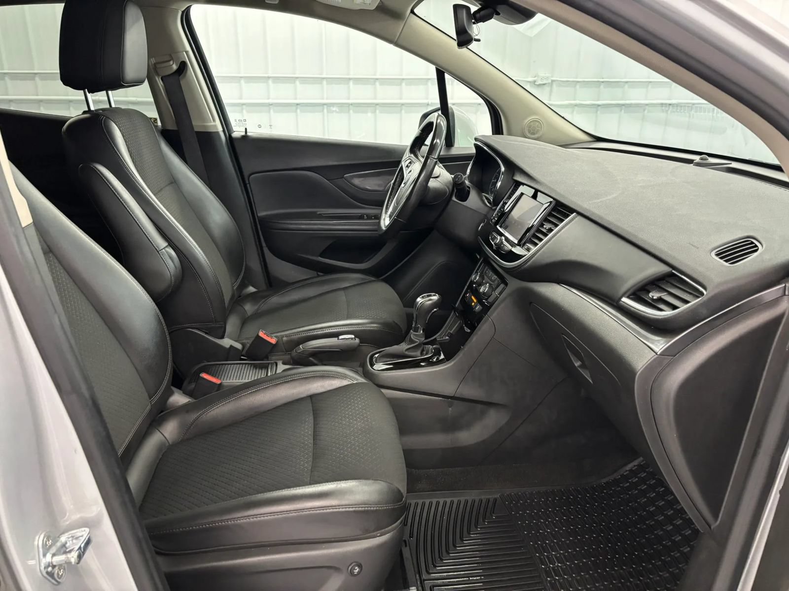Used 2022 Buick Encore Preferred AWD/4WD image 30