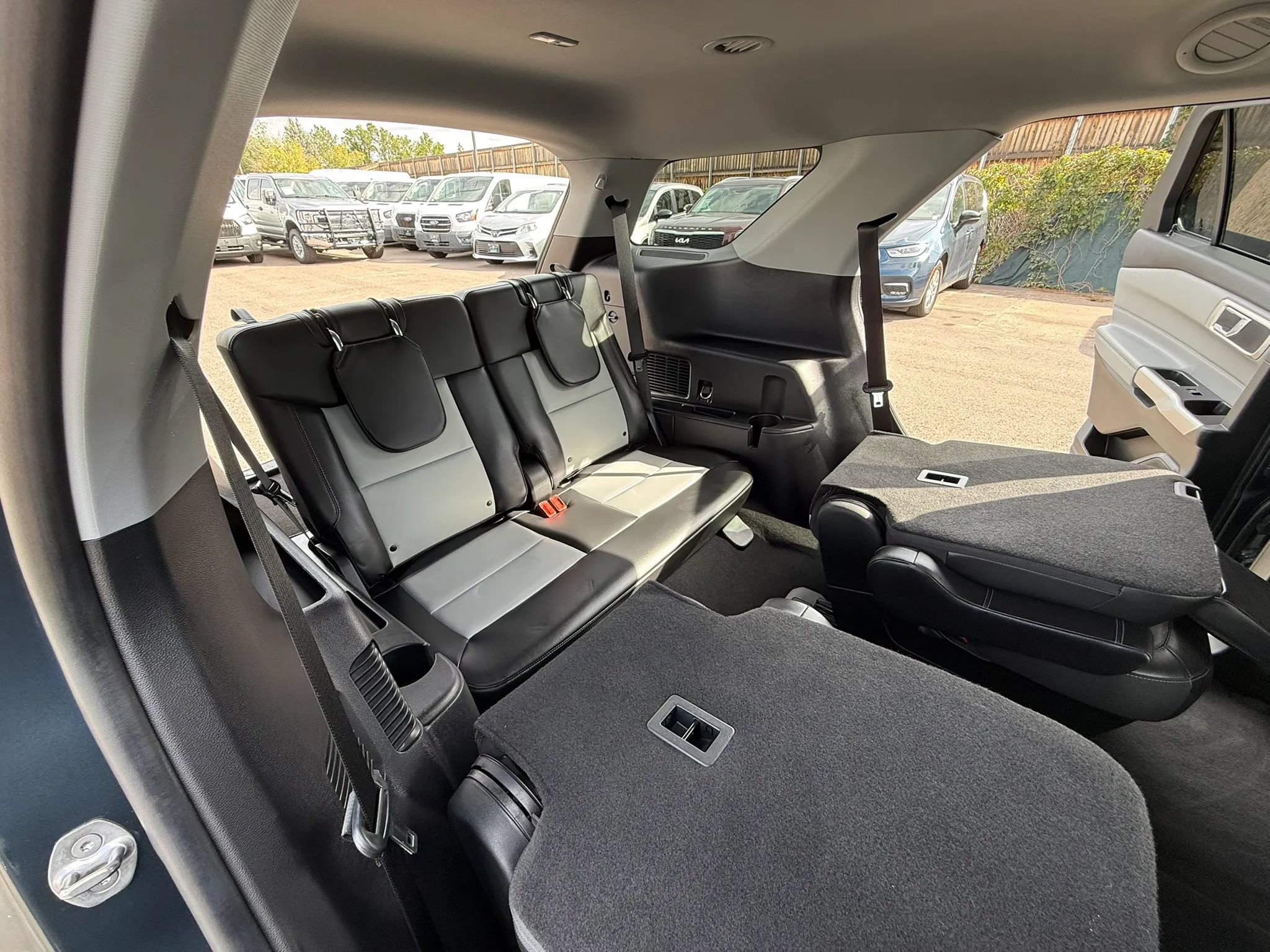 Used 2022 Ford Explorer XLT w/ Equipment Group 202A AWD/4WD image 20