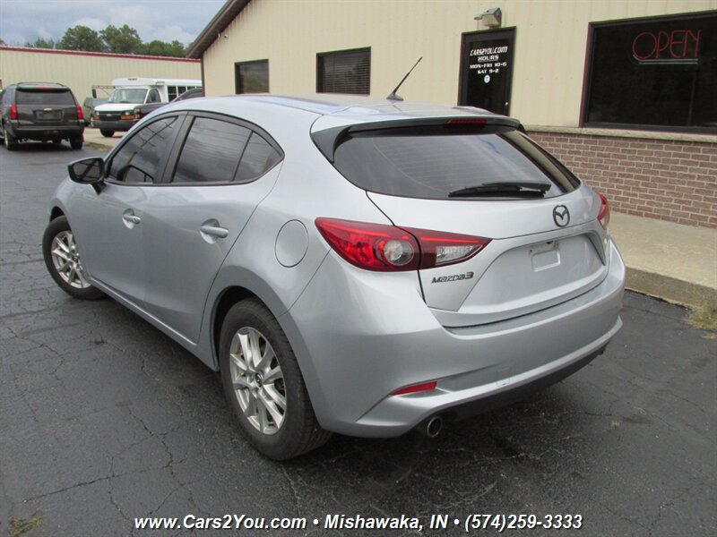 Used 2017 MAZDA MAZDA3 Sport FWD image 4