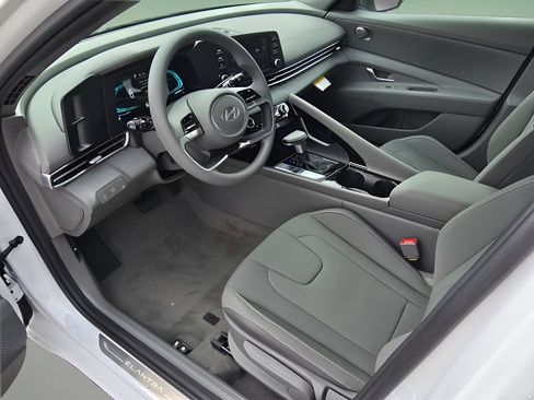 New 2026 Hyundai Elantra Hybrid FWD image 25