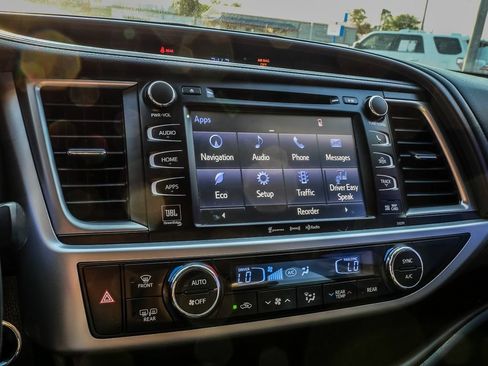 Used 2019 Toyota Highlander Limited w/ Carpet Mat Package (TMS) AWD/4WD image 44