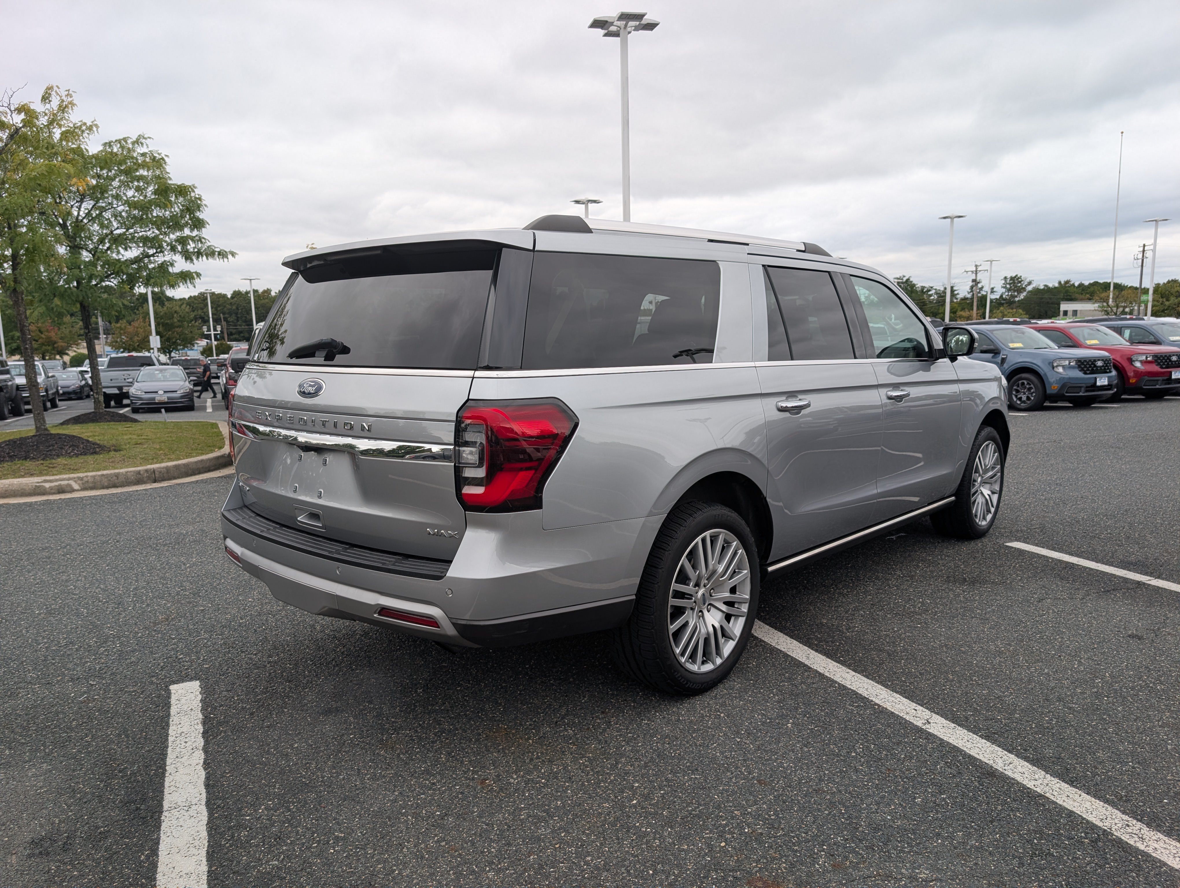 Used 2022 Ford Expedition Max Limited AWD/4WD image 4