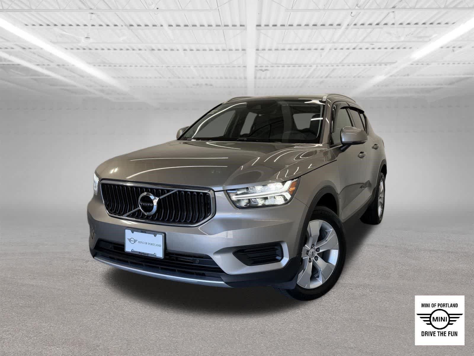 Used 2022 Volvo XC40 T4 Momentum FWD 360° Tour