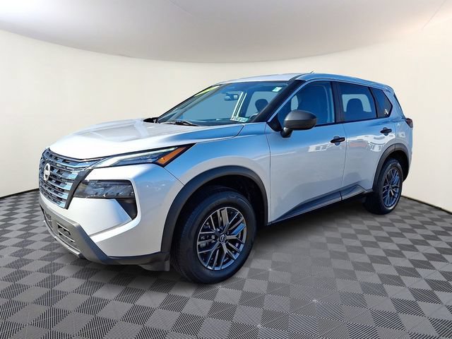 Used 2024 Nissan Rogue S FWD image 3