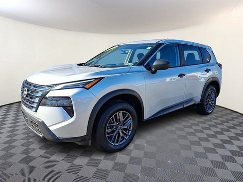 Used 2024 Nissan Rogue S FWD image 3