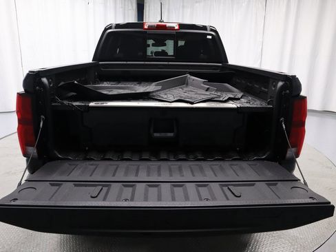 Used 2026 Chevrolet Colorado ZR2 w/ Technology Package image 18