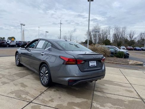 Used 2024 Nissan Altima 2.5 SV image 8