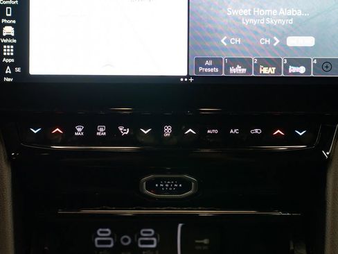 New 2026 Jeep Grand Cherokee Altitude image 13