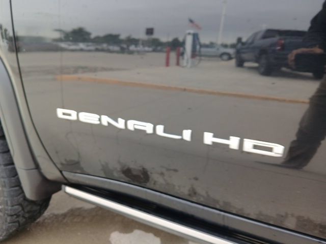 Used 2024 GMC Sierra 2500 Denali Ultimate AWD/4WD image 10