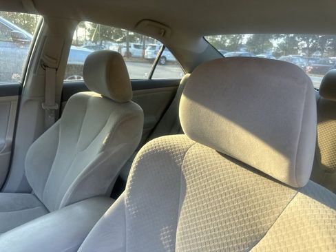 Used 2009 Toyota Camry SE FWD image 2