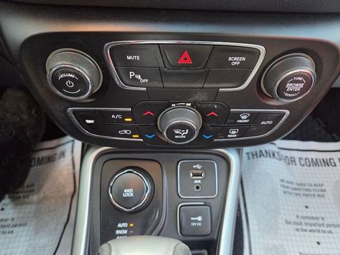 Used 2018 Jeep Compass Latitude w/ Popular Equipment Group image 18