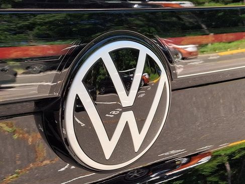 Certified 2024 Volkswagen ID.4 2WD image 28