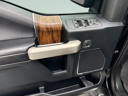 Used 2019 Ford F150 Lariat w/ Equipment Group 502A Luxury AWD/4WD image 14