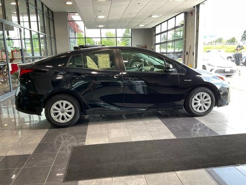 Used 2022 Toyota Prius LE FWD image 7