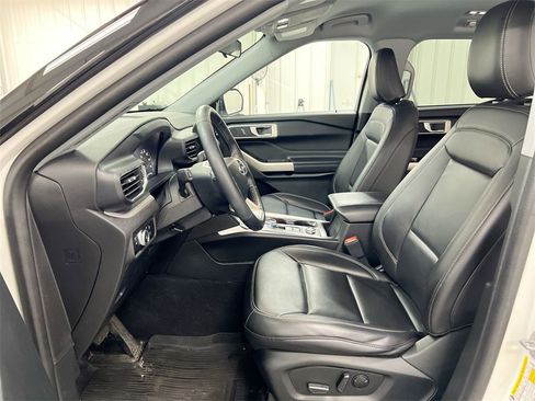 Used 2023 Ford Explorer XLT w/ Equipment Group 202A image 18