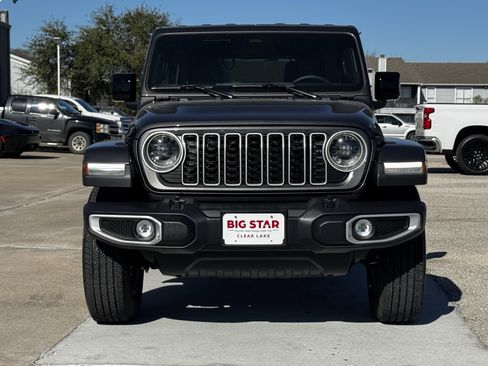 Used 2025 Jeep Wrangler Sahara image 5