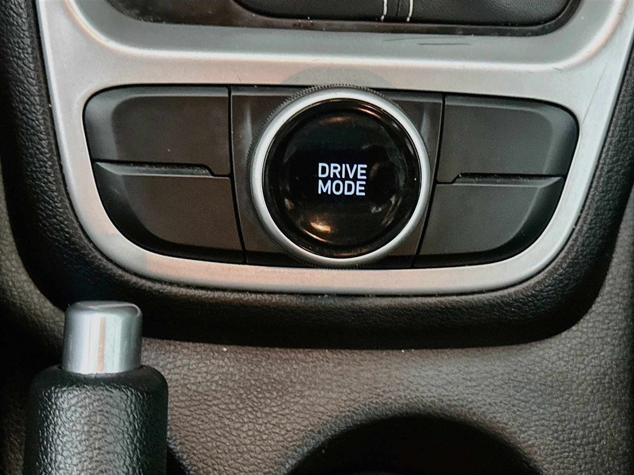 Used 2025 Hyundai Venue SEL FWD image 25