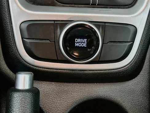 Used 2025 Hyundai Venue SEL FWD image 25