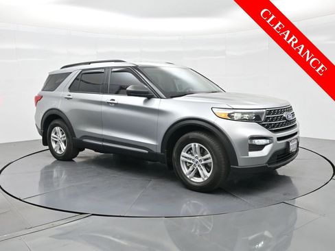 Used 2024 Ford Explorer XLT image 4