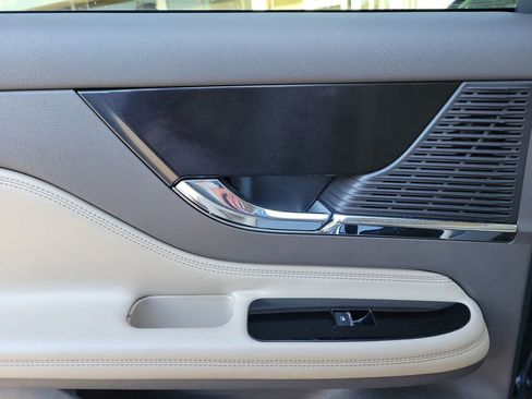 Used 2022 Lincoln Corsair FWD w/ Premium Package image 14