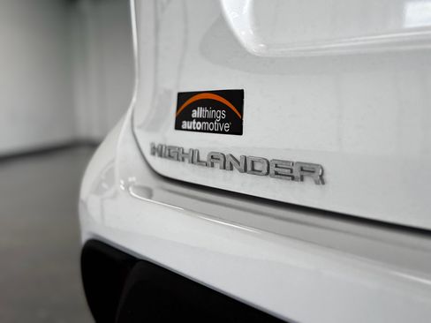 Used 2024 Toyota Highlander LE image 47