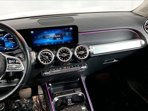 Used 2022 Mercedes-Benz GLB 250 4MATIC w/ Premium Package Lite image 6