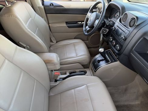 Used 2016 Jeep Patriot High Altitude FWD image 11