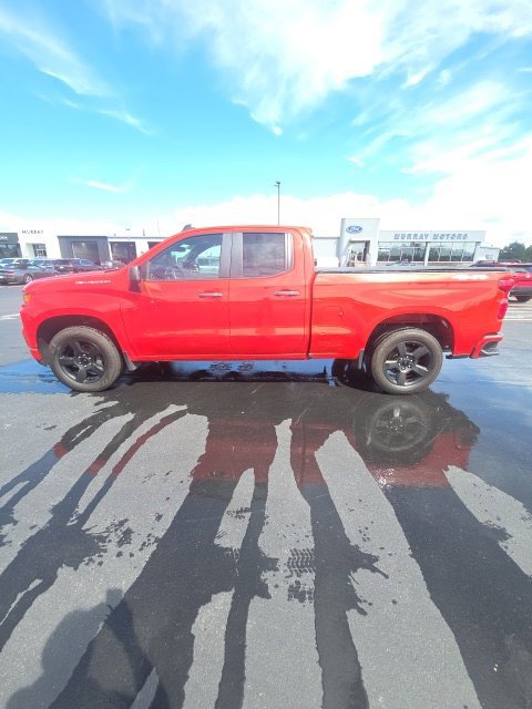 Used 2020 Chevrolet Silverado 1500 Custom w/ Custom Value Package AWD/4WD image 9
