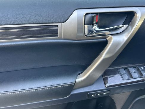 Certified 2021 Lexus GX 460 Premium w/ Premium Package image 12