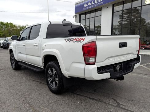 Used 2017 Toyota Tacoma TRD Sport w/ Tow Package (A/T) image 10