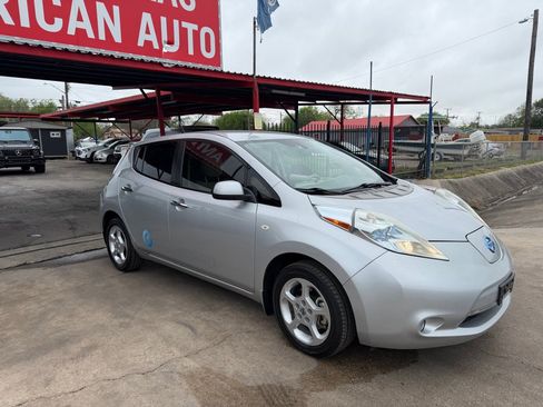 Used 2012 Nissan Leaf SL w/ Eco Design Pkg FWD image 18