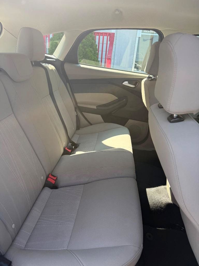 Used 2017 Ford Focus SE FWD image 27