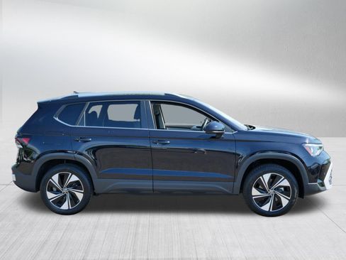 Certified 2025 Volkswagen Taos SE AWD/4WD image 8