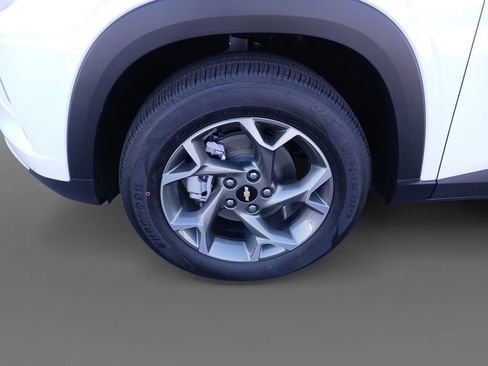New 2026 Chevrolet Trax LT w/ Driver Confidence Package image 15