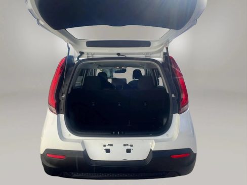 Used 2022 Kia Soul LX w/ Technology Package FWD image 9