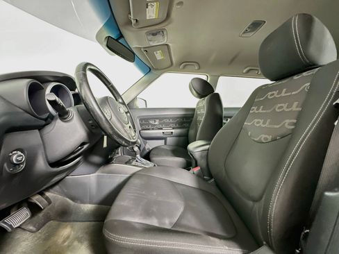 Used 2013 Kia Soul + w/ Audio Pkg FWD image 13