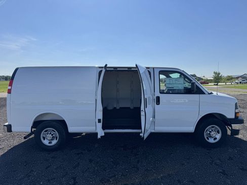 New 2026 Chevrolet Express 2500 Extended w/ Driver Convenience Package RWD image 7