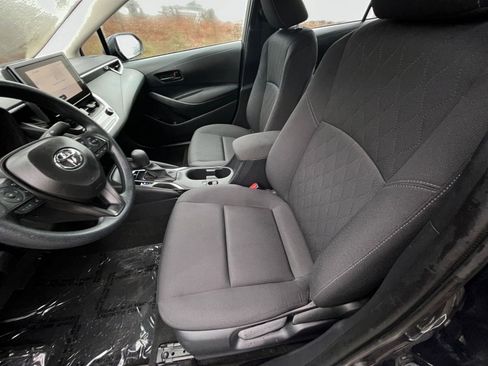 Used 2025 Toyota Corolla LE image 27