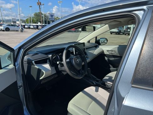 Used 2021 Toyota Corolla LE w/ Carpet Mat Package (TMS) FWD image 9