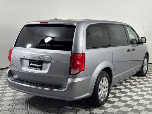 Used 2020 Dodge Grand Caravan SE w/ UConnect Hands-Free Group image 5
