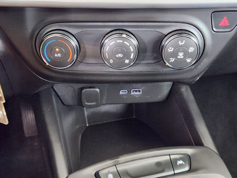 Certified 2025 Chevrolet Trax LS FWD image 20