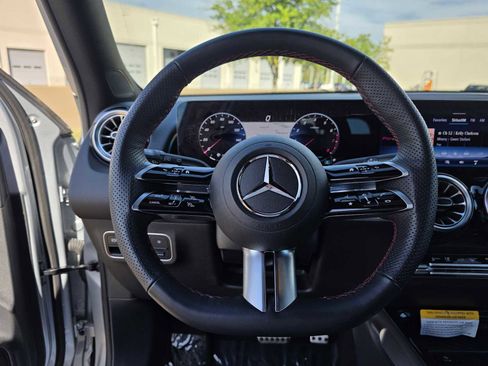 Used 2025 Mercedes-Benz GLB 250 image 23