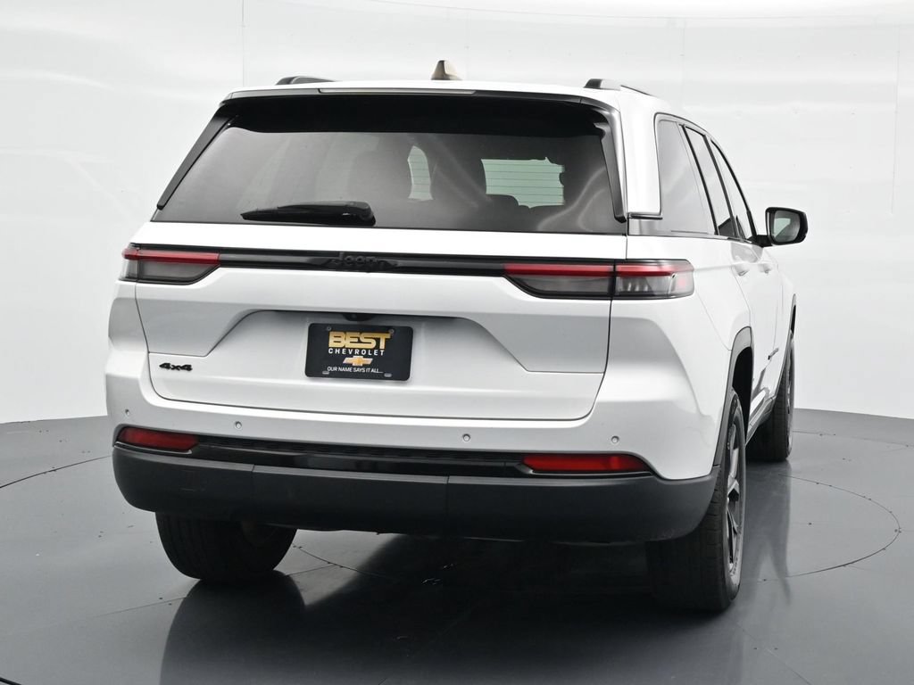 Used 2024 Jeep Grand Cherokee Altitude AWD/4WD image 6