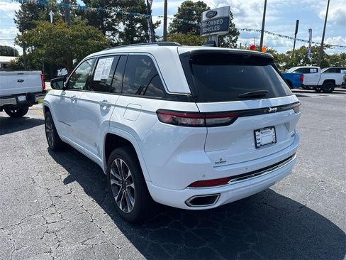 Used 2023 Jeep Grand Cherokee Overland w/ Luxury Tech Group IV image 5