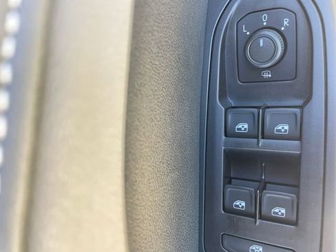 New 2024 Volkswagen Taos SE image 16