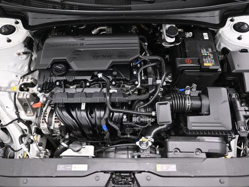 Certified 2024 Hyundai Elantra Limited image 29