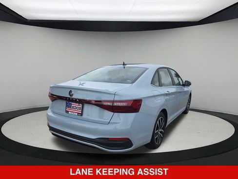 Used 2026 Volkswagen Jetta SE FWD image 6
